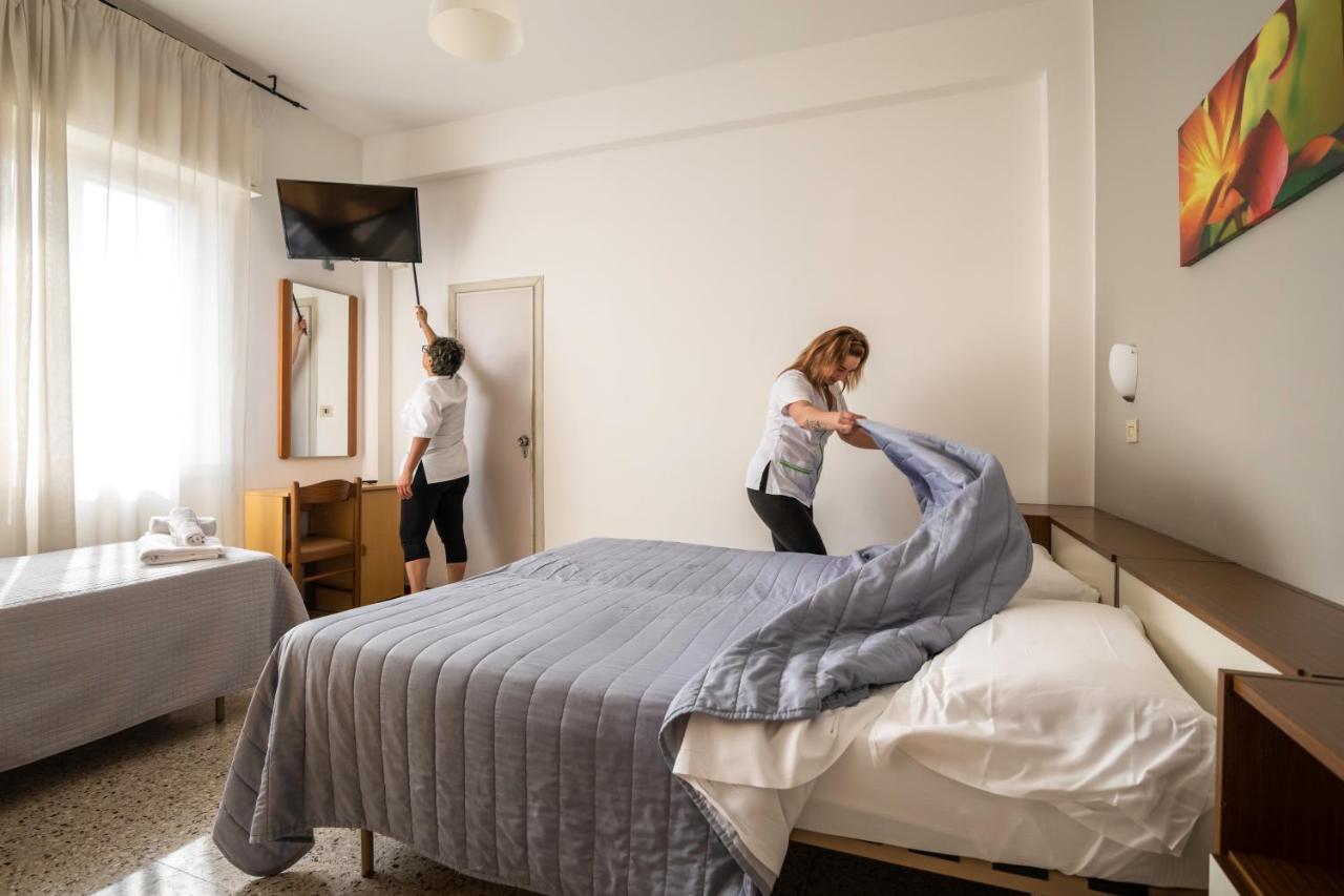 Hotel Ausonia B&B Rimini Dış mekan fotoğraf