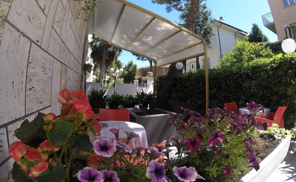 Hotel Ausonia B&B Rimini Dış mekan fotoğraf